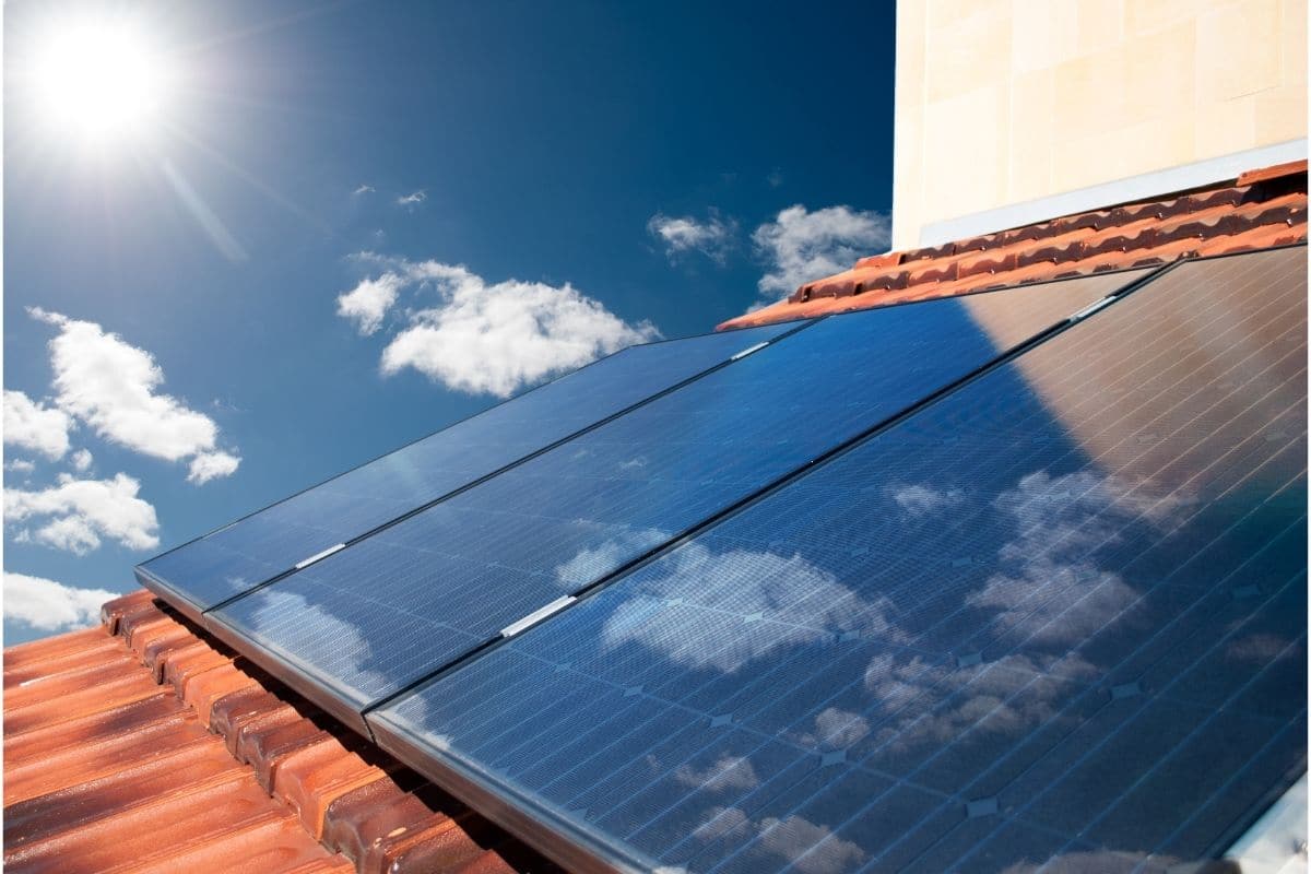How Much Does A 300 Watt Solar Panel Produce